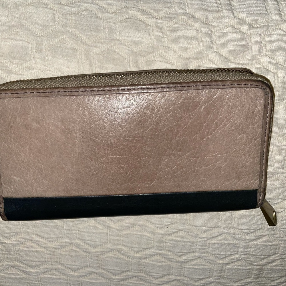 Lovely Fossil Wallet Neutral Metallic Gorgeous Color Pallet. - Picture 10 of 14